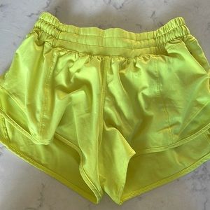 Lululemon Hotty Hot Low-Rise Lined Short 2.5"